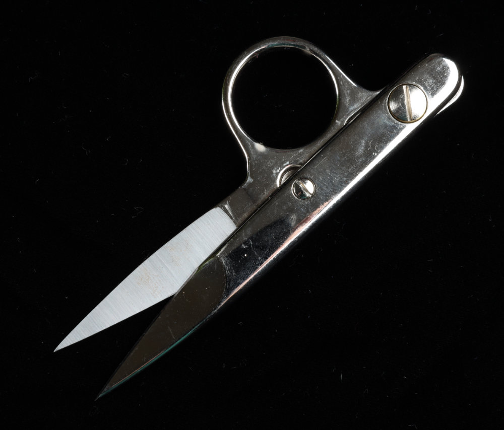 Small metal thread snips, snips, or nippers